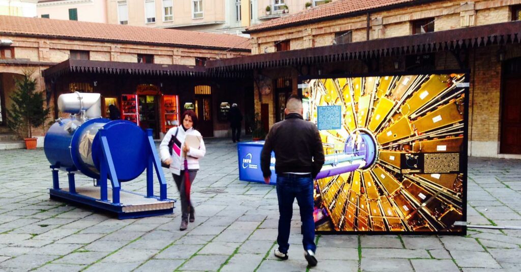 L'installazione Meet LHC in piazza a Campobasso