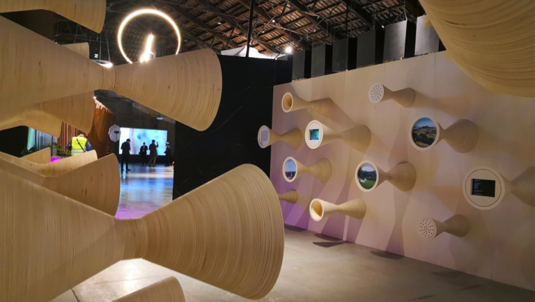 L'installazione Gravitational Waves Architecture allestita alla Biennale Architettura 2021