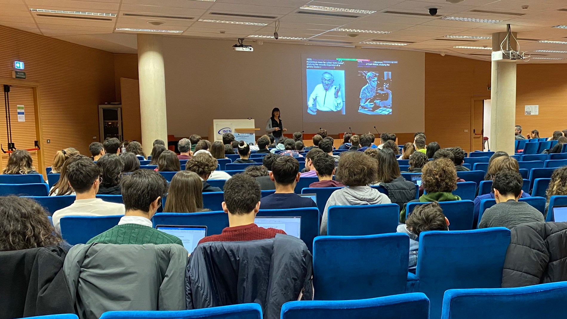 studenti alla Masterclass di Dark 2022 sulla materia oscura