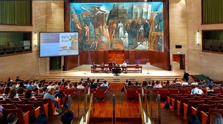 aula magna della Sapienza che ospita studenti e studentesse per l'evento conclusivo del progetto INFN Lab2Go 2023