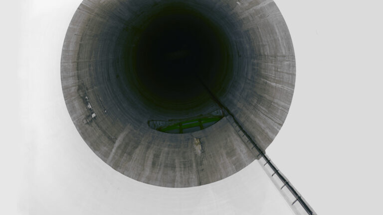 Fotografia di Enrico Sacchetti dell'esperimento ALICE all'LHC del CERN di Ginevra, immagine della mostra Beyond the visible