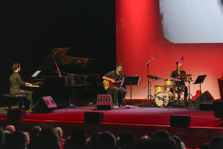 pianista Manuel Magrini, bassista Daniele Mencarelli e batterista Juri Pecci