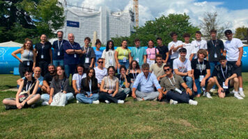 foto di gruppo con gli studenti e le studentesse di Art&Science al CERN