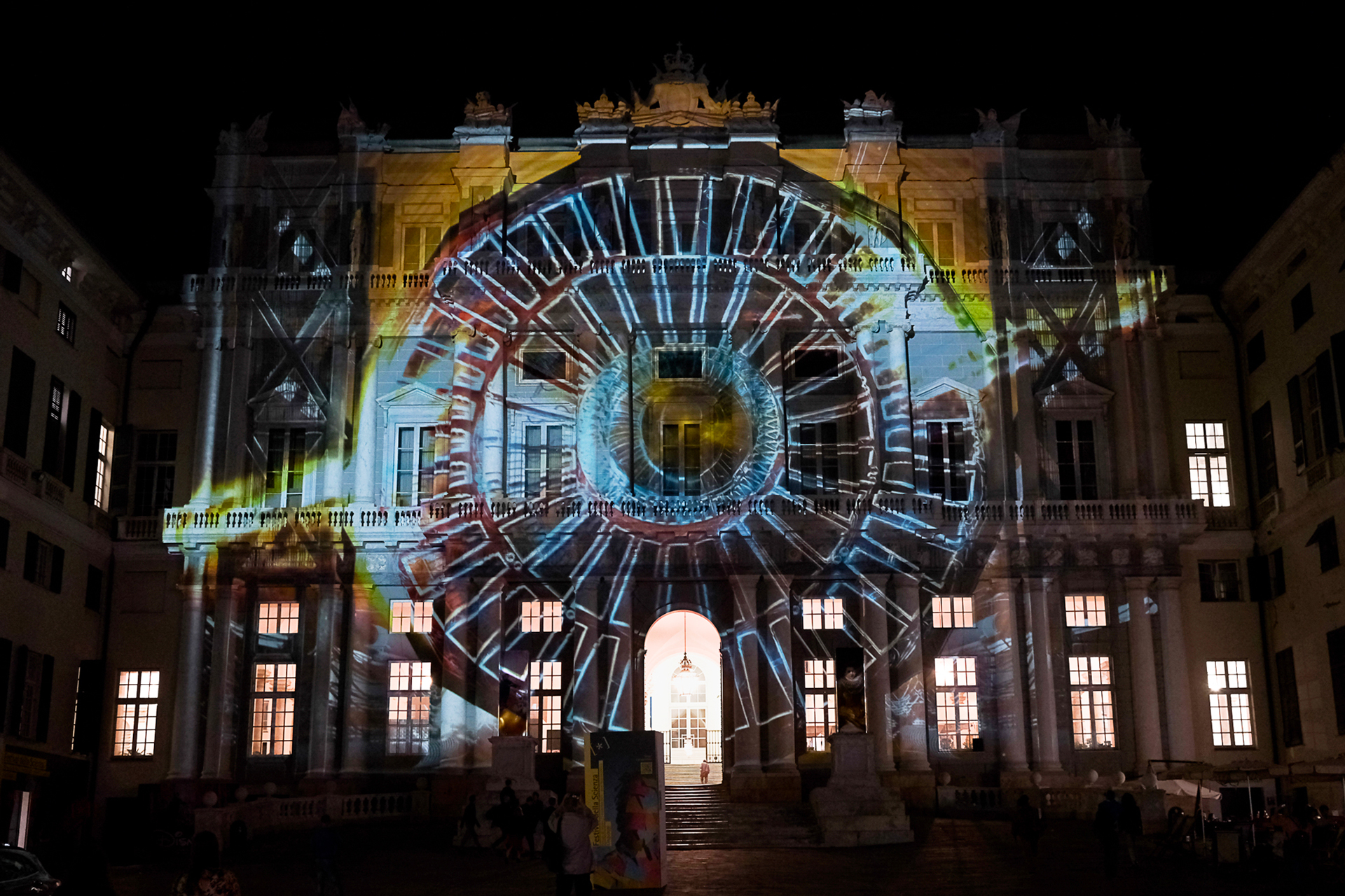 Foto del videomapping su Palazzo Ducale, novembre 2022