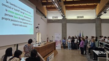 Studentesse e studenti ai Laboratori Nazionali di Frascati dell'INFN per la premiazione del concorso di GENERA