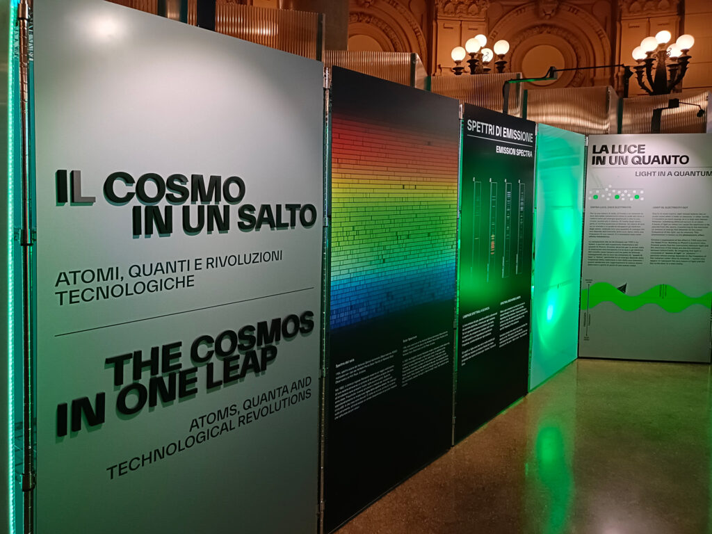 Sezione "Atomi" della mostra "Il cosmo in un salto"