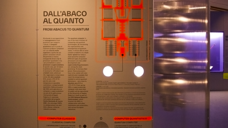 foto della mostra quanto. pannello sul computer quantistico