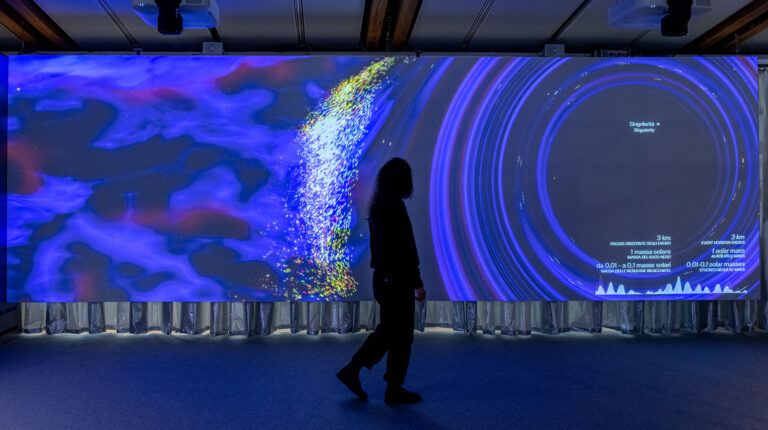 Installazione interattiva immersiva sul buco nero. Foro di Matteo De Stefano.