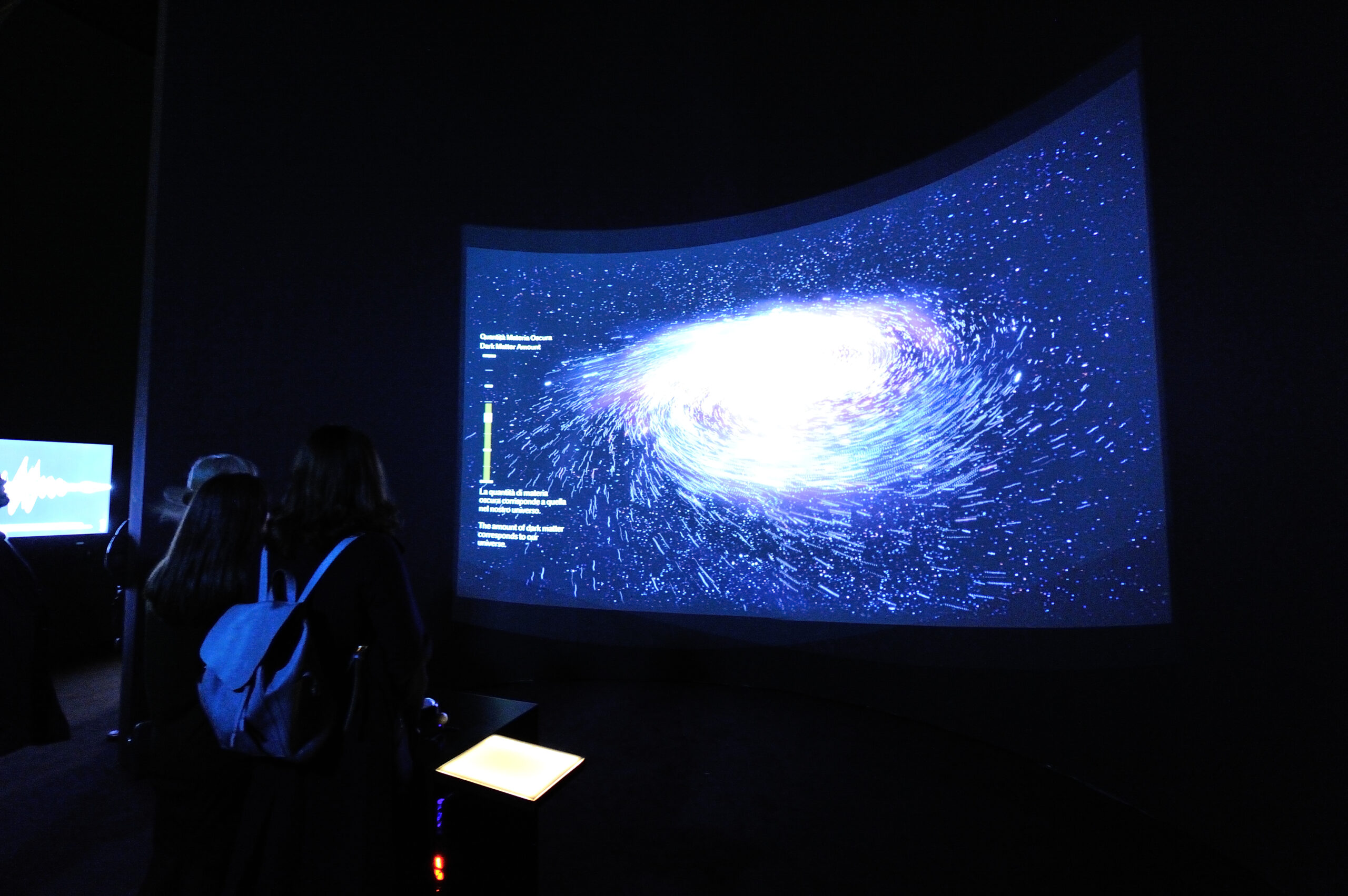 il visitatore può modificare la percentuale di materia oscura nell’universo.