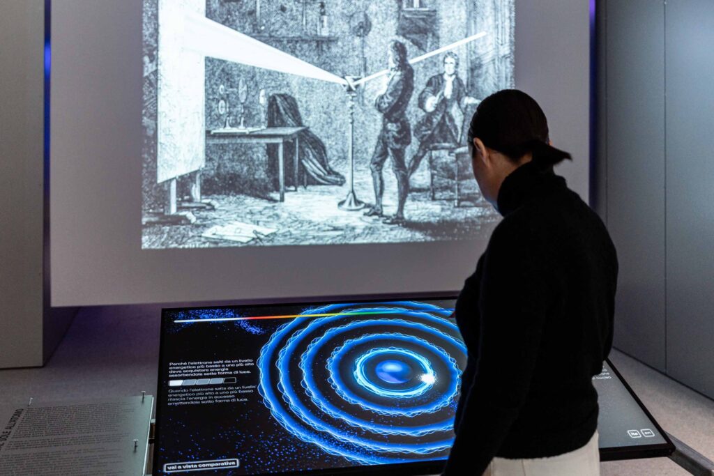 Installazione interattiva sull'atomo quantistico. Foto di Matteo di Stefano.