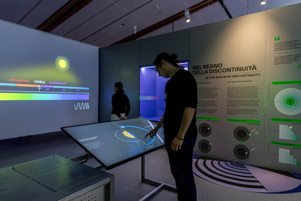 Installazione interattiva sull'atomo quantistico. Foto di Matteo di Stefano.