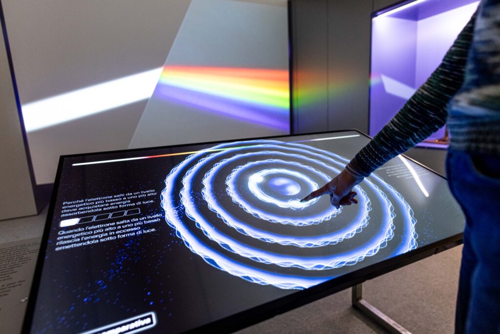 Installazione interattiva sull'atomo quantistico. Foto di Matteo di Stefano.
