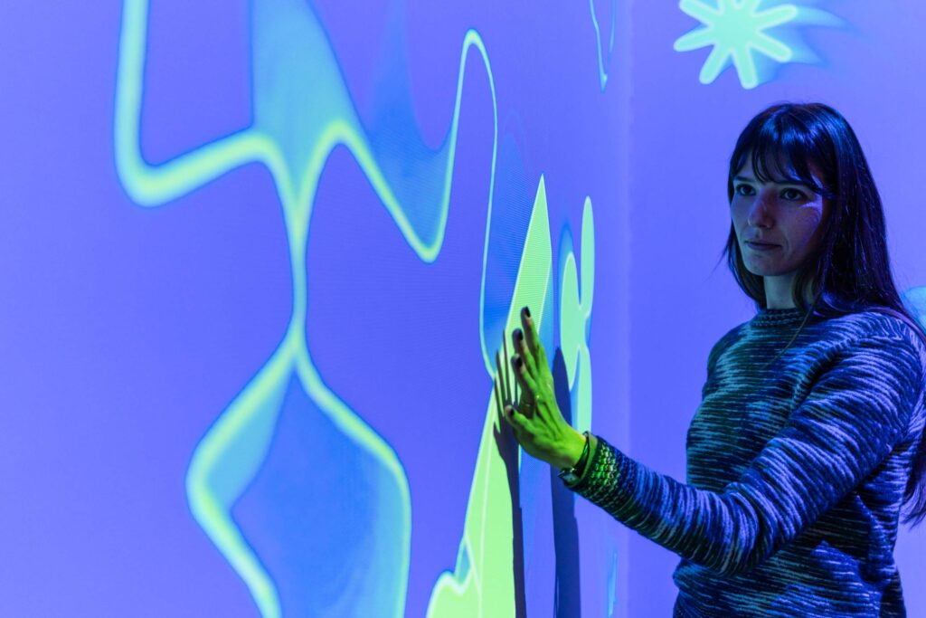 Installazione interattiva immersiva sulla sovrapposizione quantistica e il collasso della funzione d'onda. Foto di Matteo De Stefano.