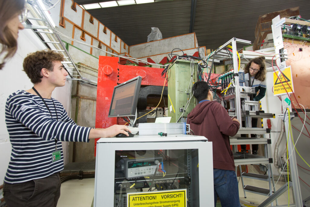 Studenti e studentesse nei laboratori nazionali INFN di Frascati